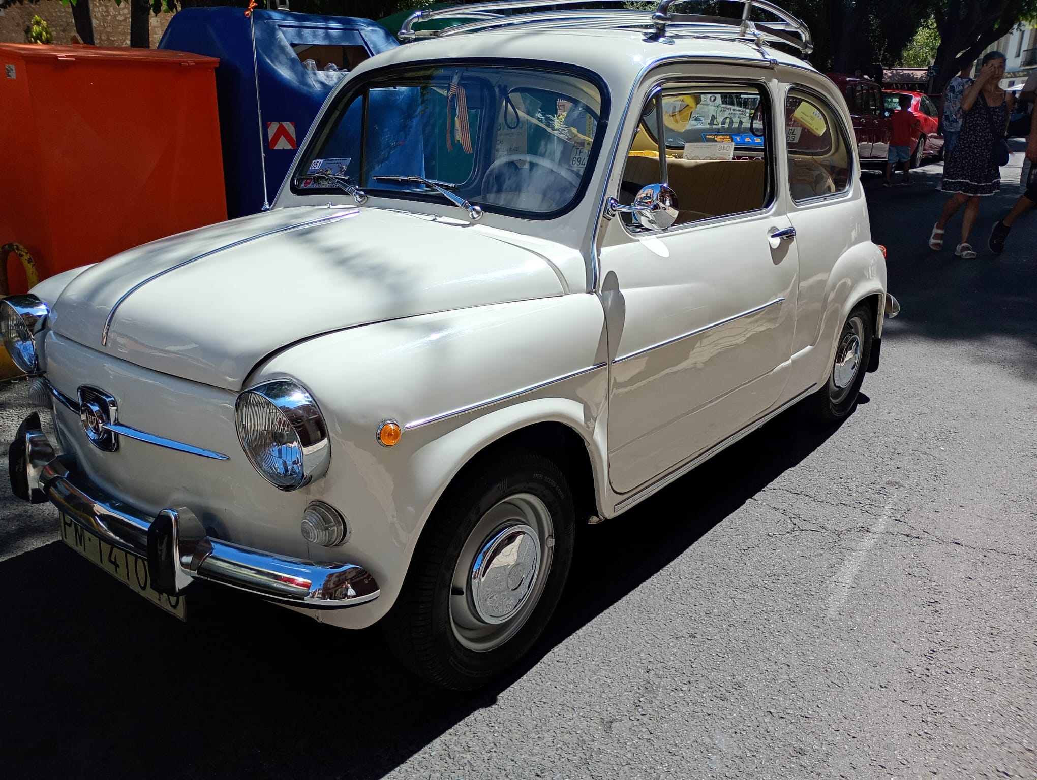 65 vehículos han participado en el XVI Encuentro Local de Motos y Coches Clásicos.