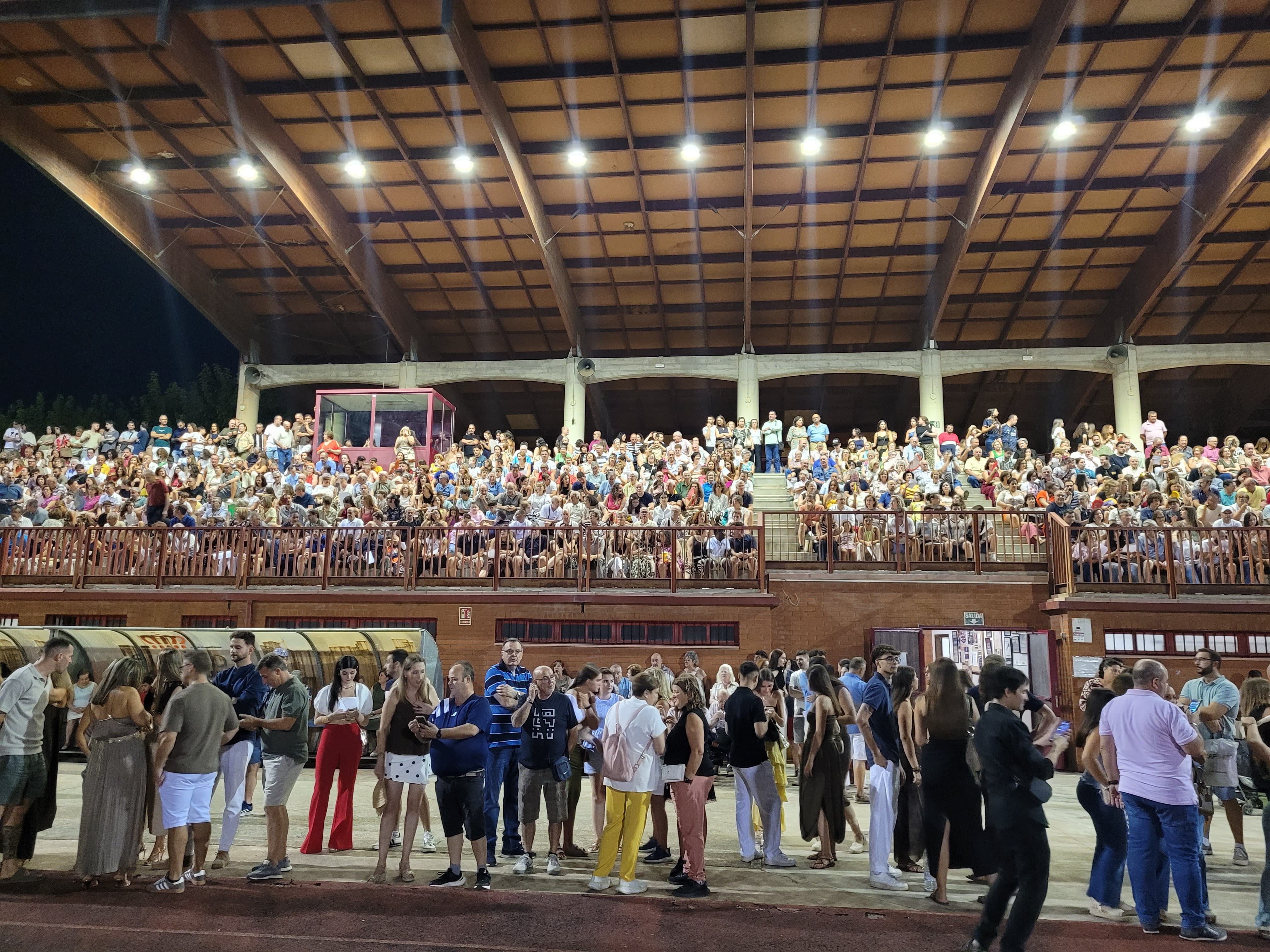 Numeroso público se congregó para ver el espectáculo piromusical.