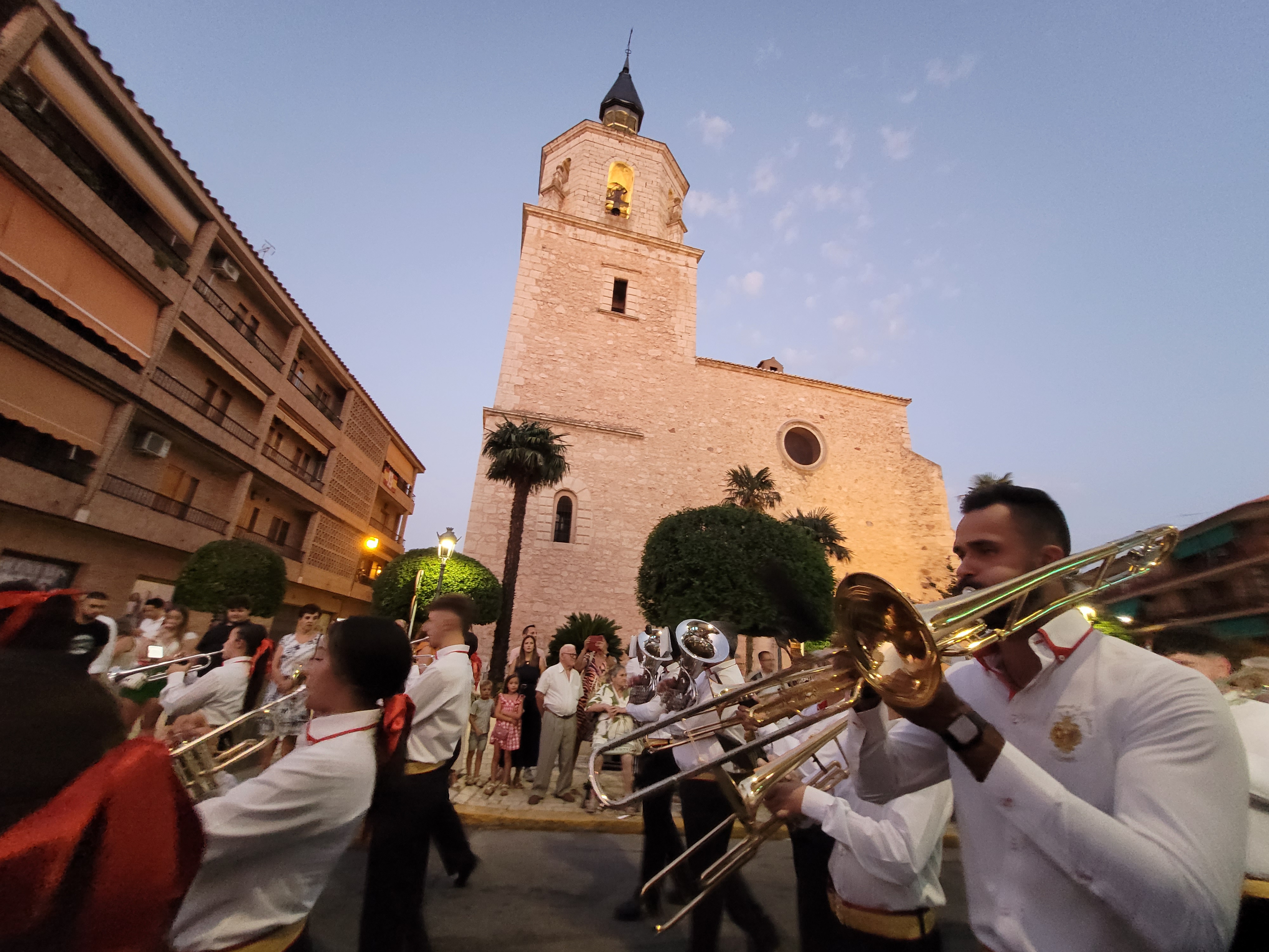 Banda de Cornetas y Tambores del Santísimo Cristo de la Columna en la procesión.