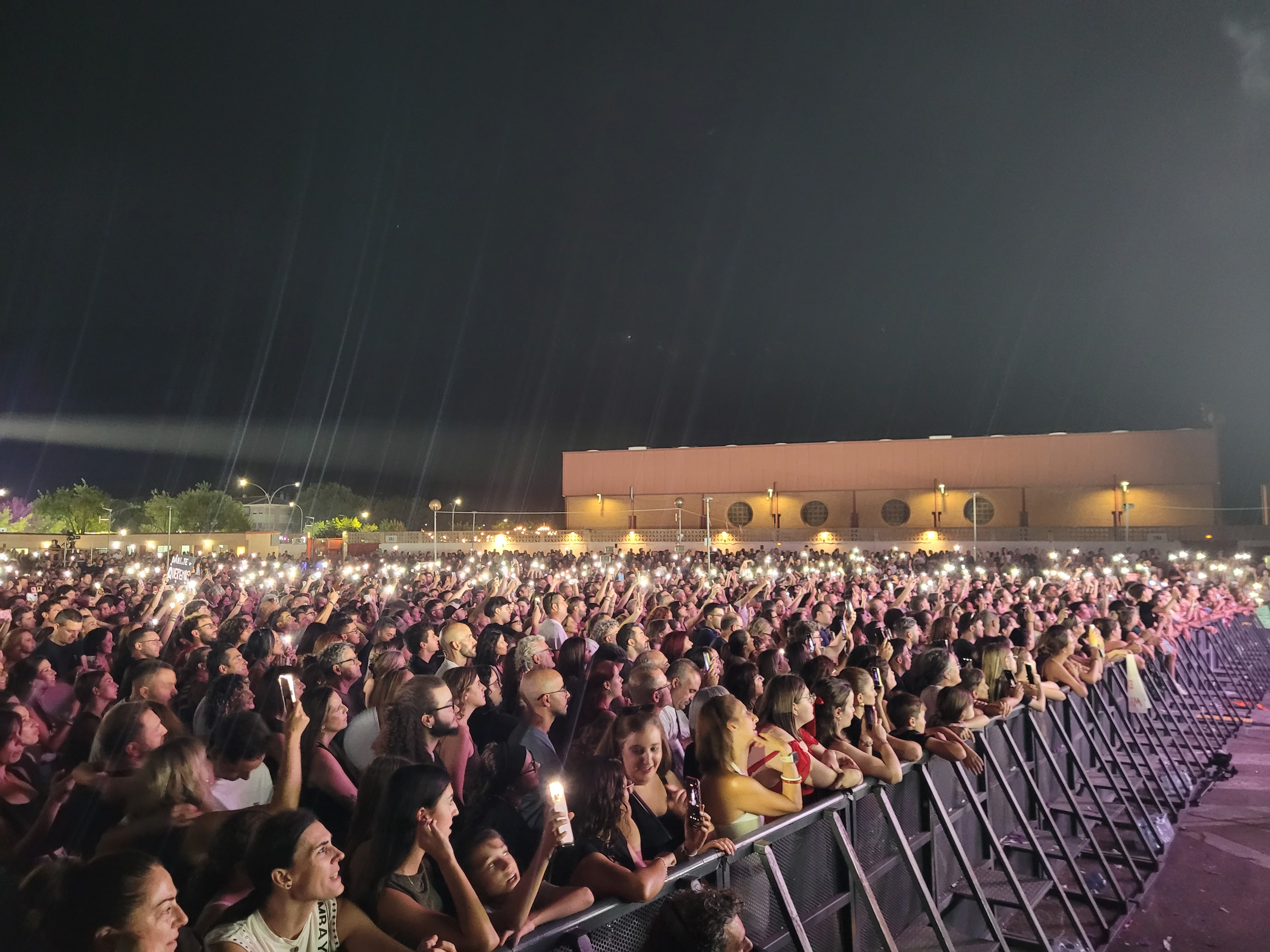 Cerca de 8.000 personas acudieron al concierto.