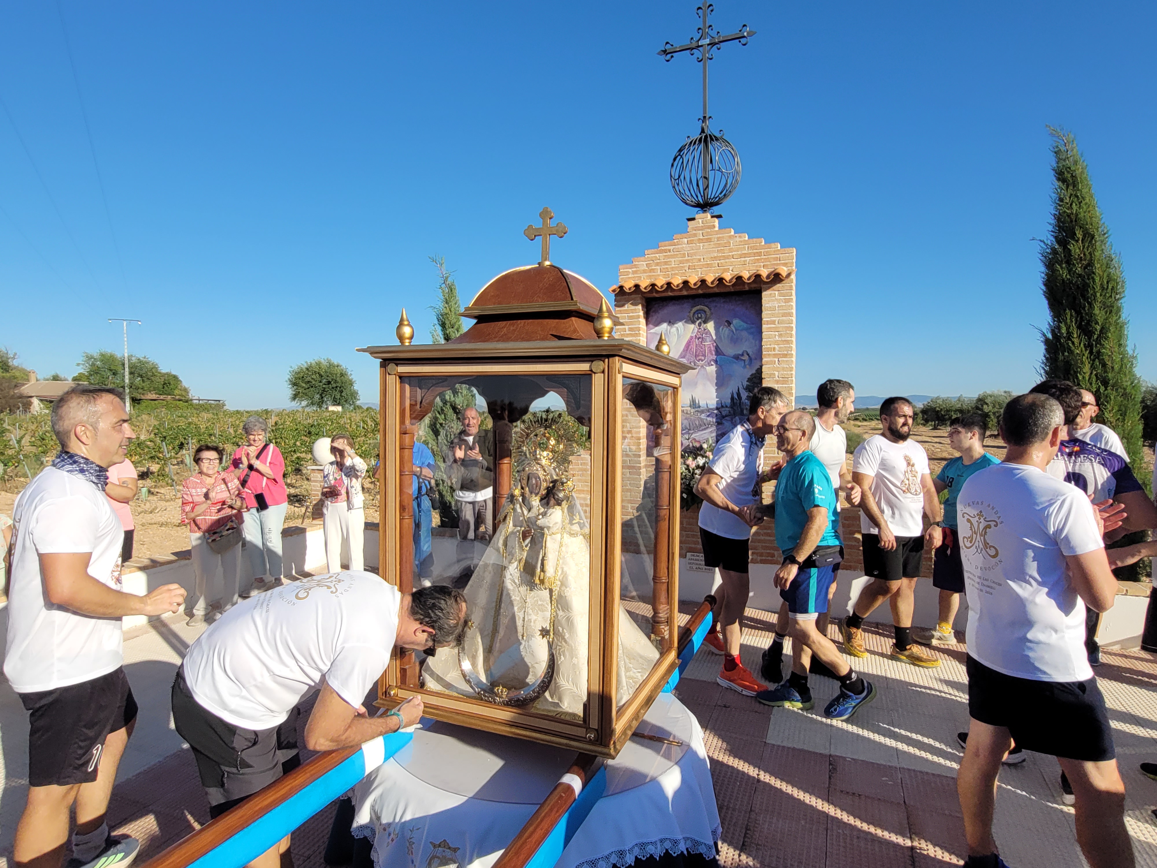 A las 9.45 llegaba la Patrona al último descanso.