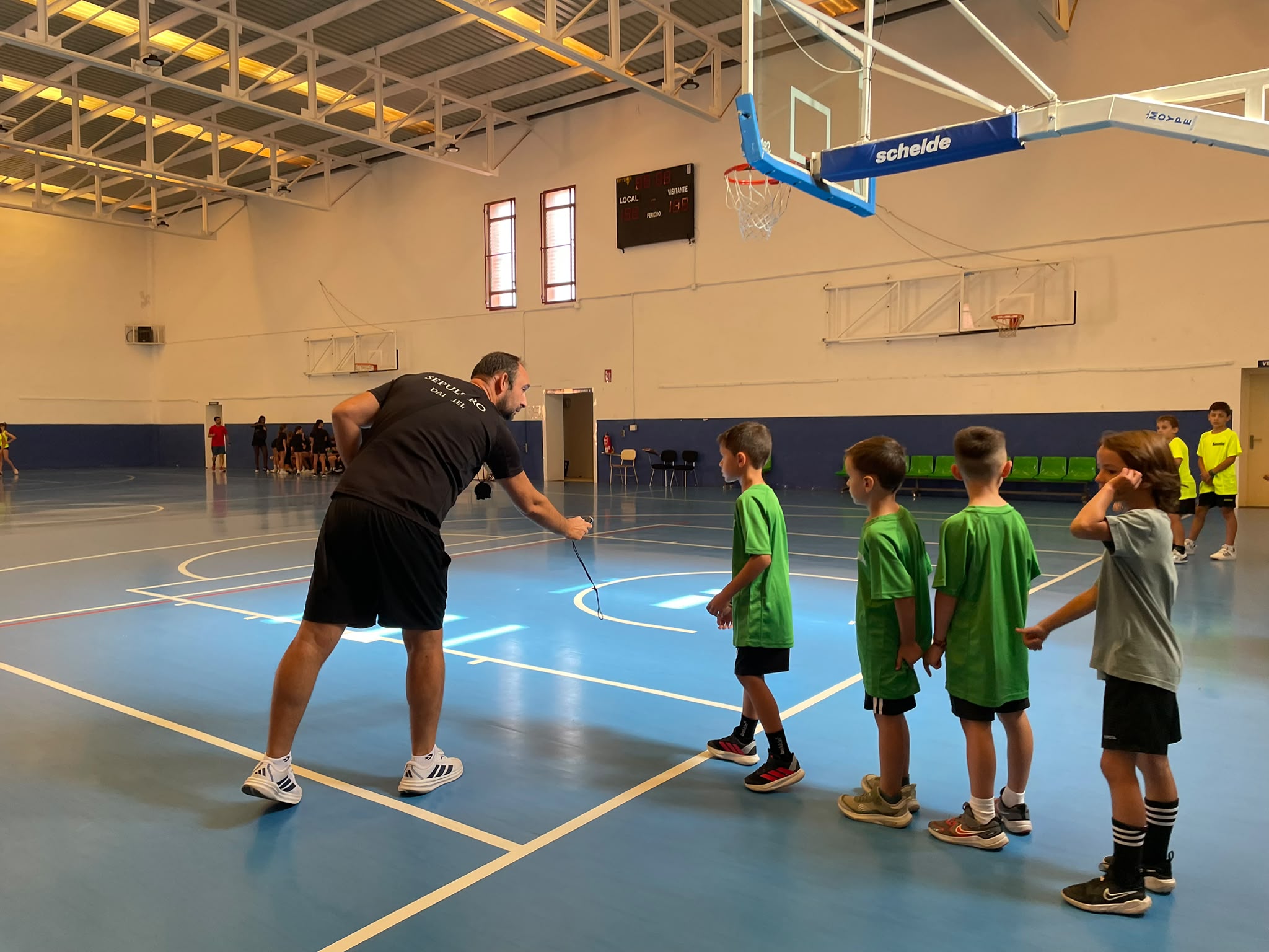 Alrededor de 120 niños y niñas han participado en las Miniolimpiadas Cofrades.