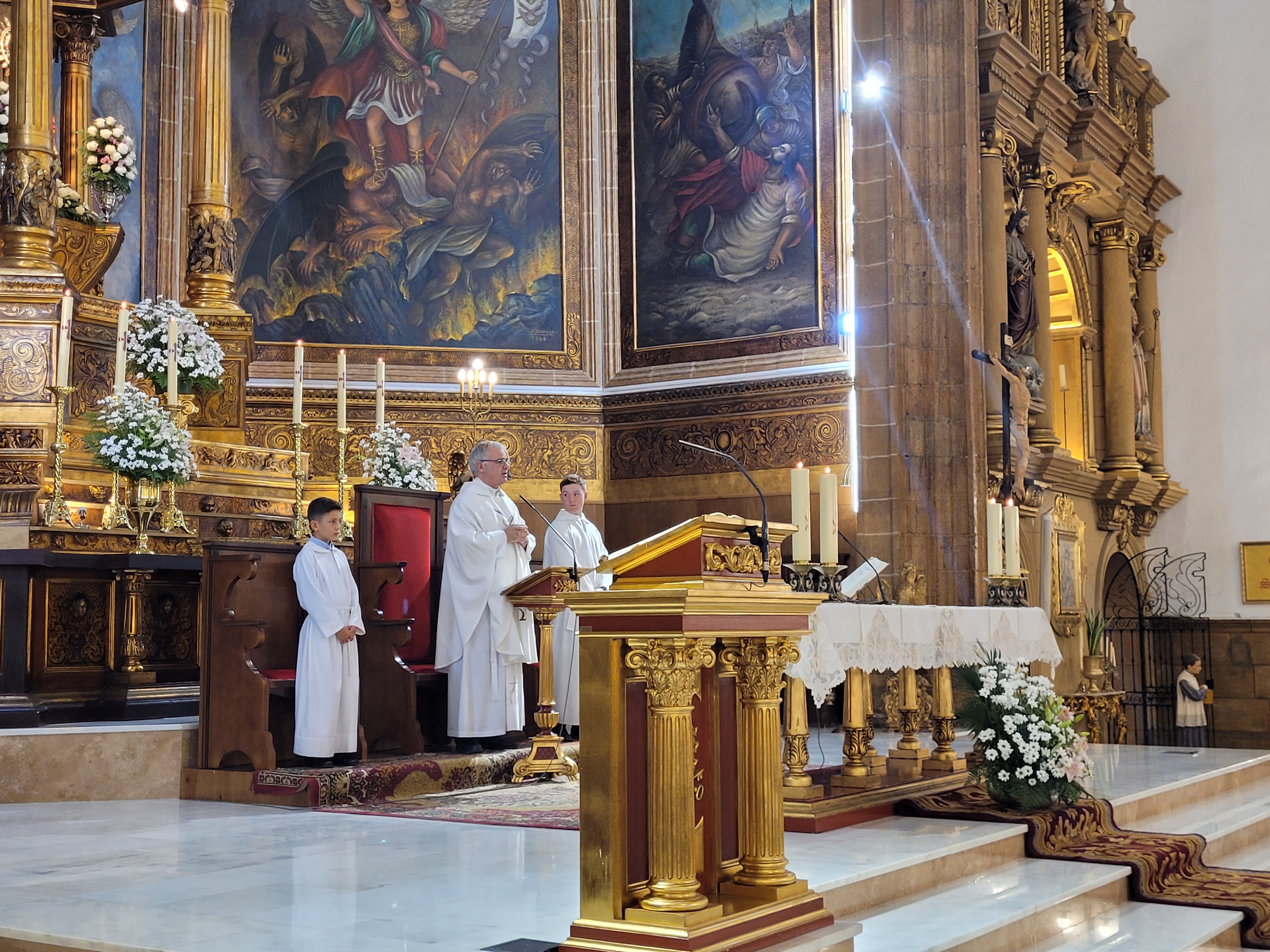 La misa ha estado oficiada por Manuel Pérez Tendero.