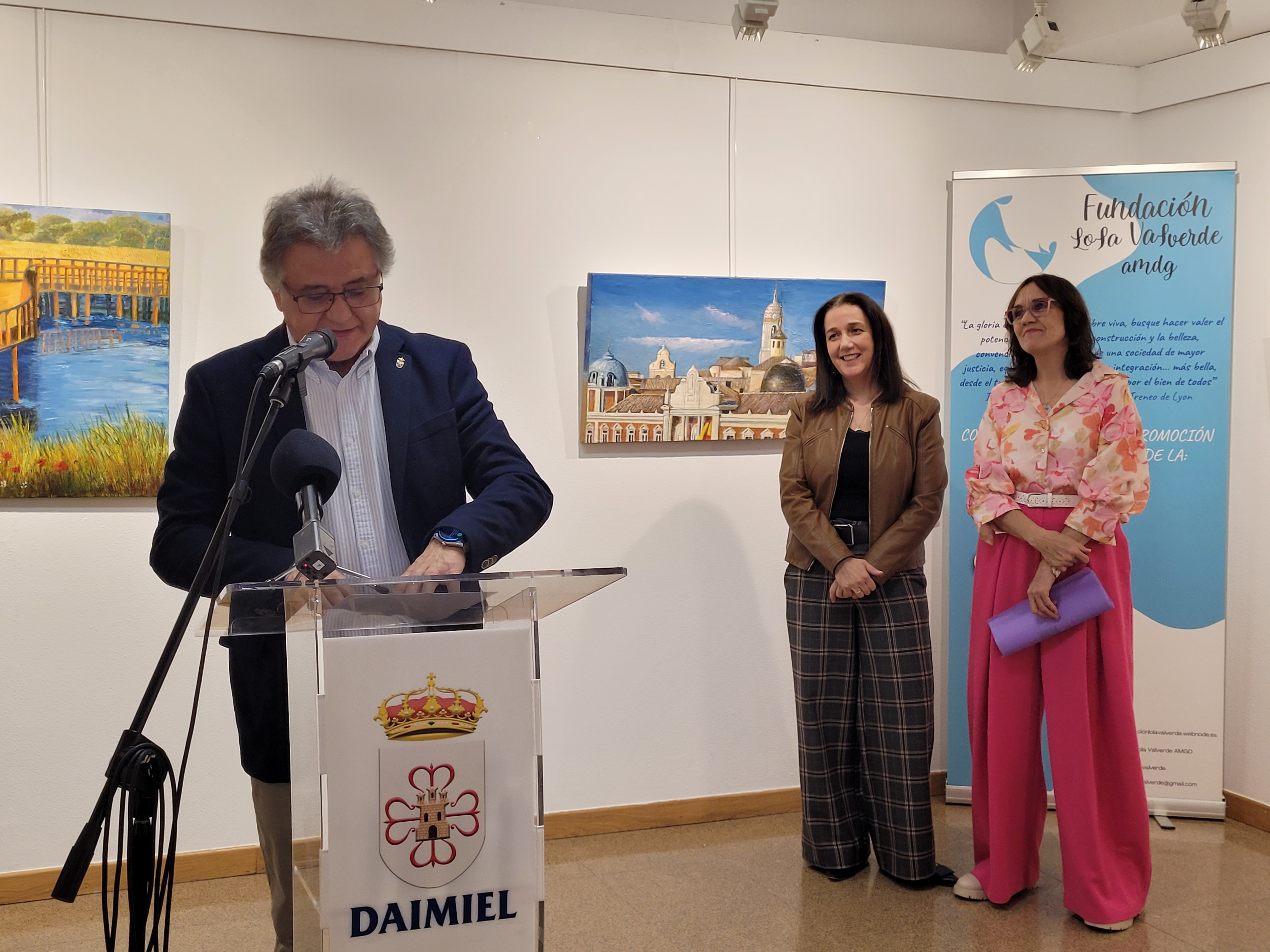 El alcalde, Leopoldo Sierra, en la inauguración de la muestra.