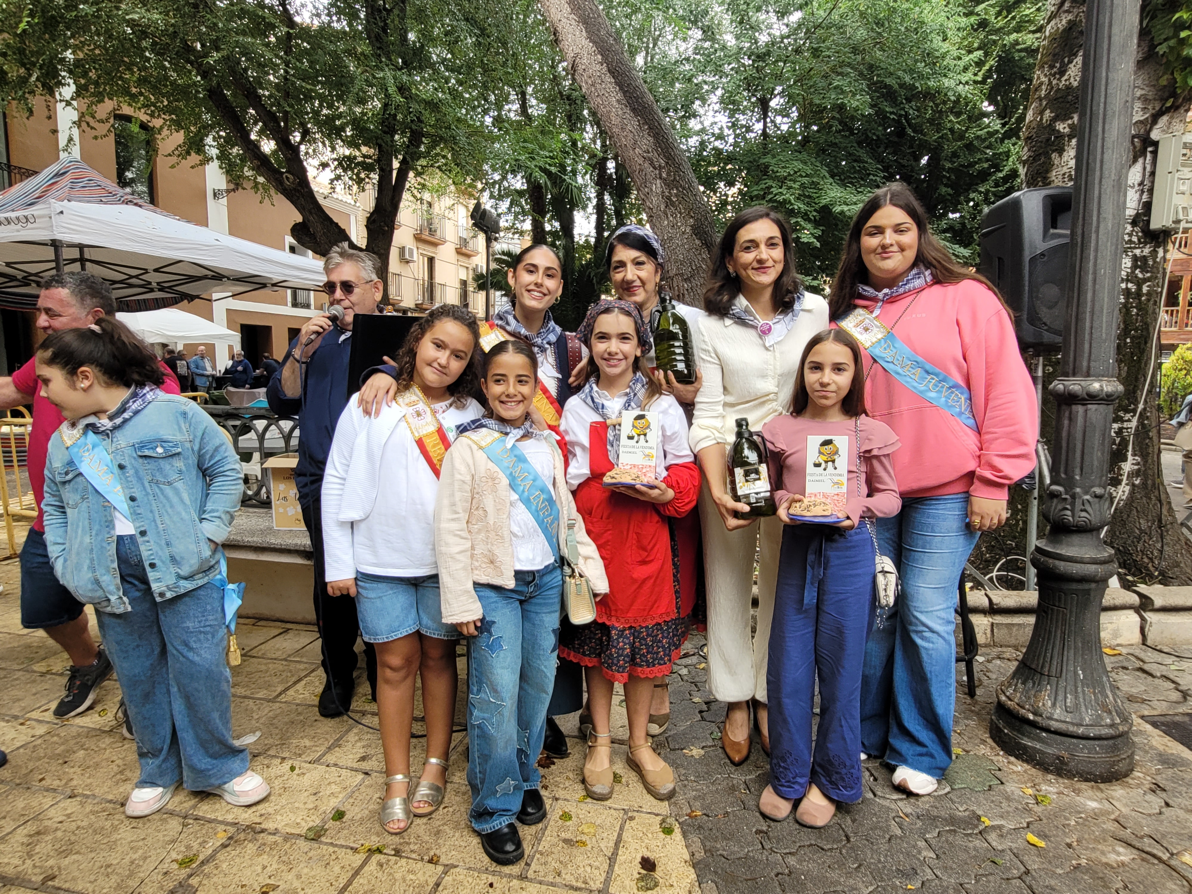 Candelaria González y Laura Tomás recogieron su premio.