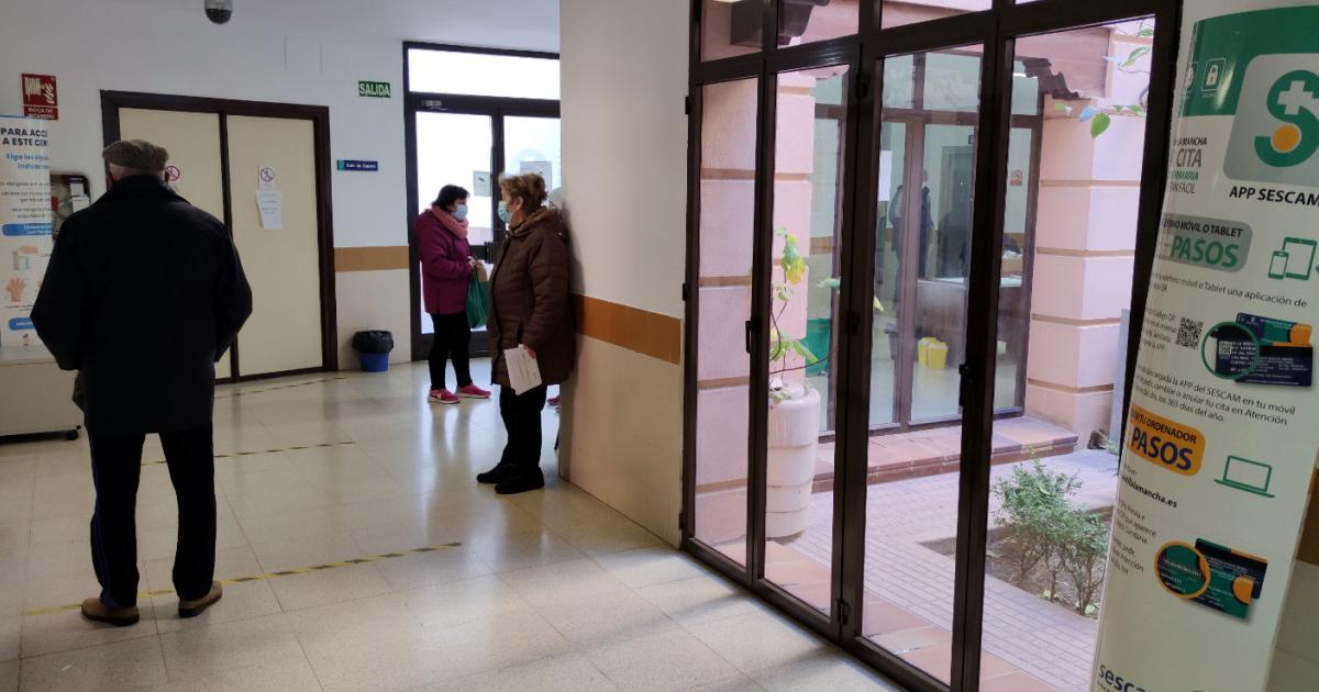 La sexta ola se frena y los nuevos contagios semanales se reducen casi ...