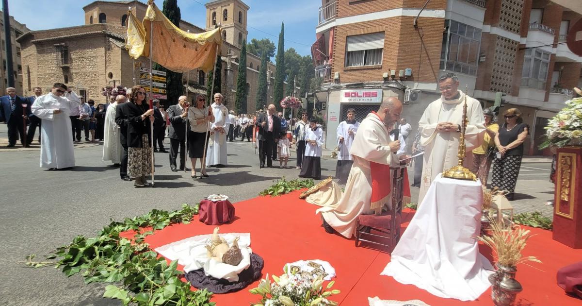 Daimiel celebra el Corpus Christi con una multitudinaria procesión ...