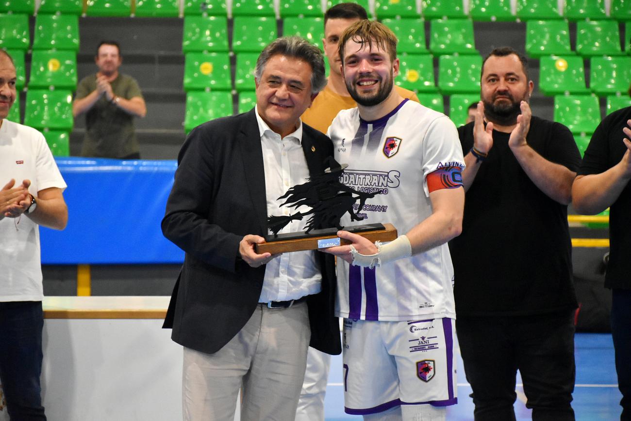 Entrega del trofeo