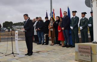 El alcalde de Daimiel, Leopoldo Sierra en el izado de bandera