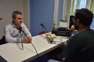 El pintor local en entrevista para Radio Daimiel