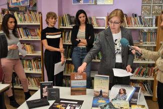 Josefina Villegas haciendo mención a las presentaciones de libros de las Jornadas.