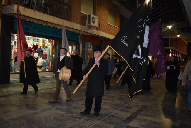 COFRADÍA DE LOS ROTOS ANUNCIANDO EL BAILE DE ÁNIMAS