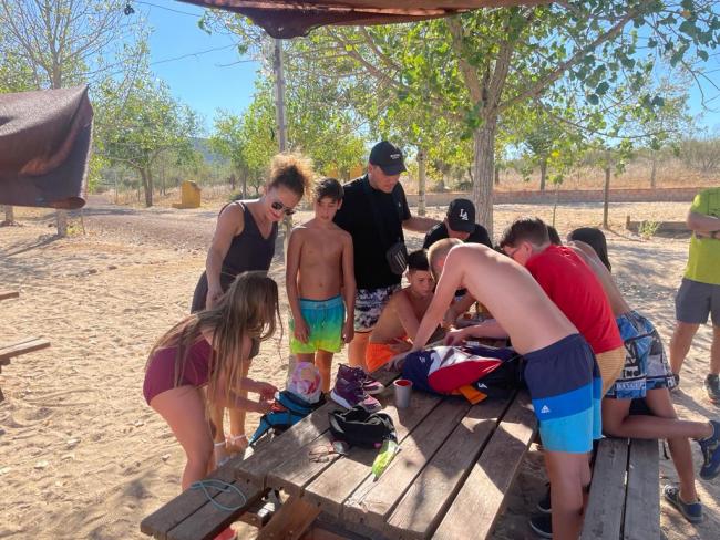 La concejala de Infancia, Cruces Sánchez de Pablo, visitó el campamento el domingo.