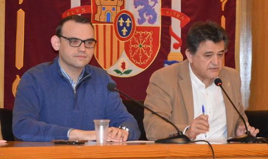 Alcalde y portavoz del grupo municipal del PP (de dcha. a izq.) Alcalde y portavoz del grupo municipal del PP (de dcha. a izq.)
