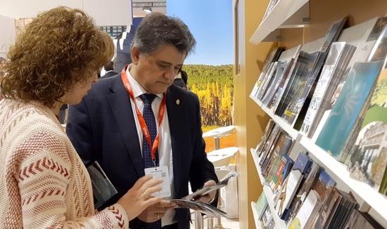 FITUR FITUR