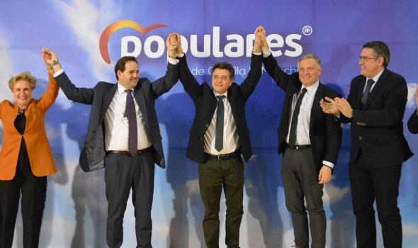 Leopoldo Sierra, flanqueado por Paco Nuñez y Francisco Cañizares