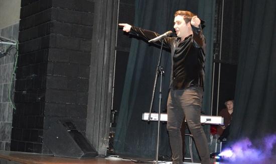 Richard, tributo a Raphael