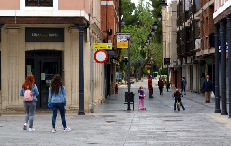 Niños y niñas, este domingo, en la calle Virgen de las Cruces