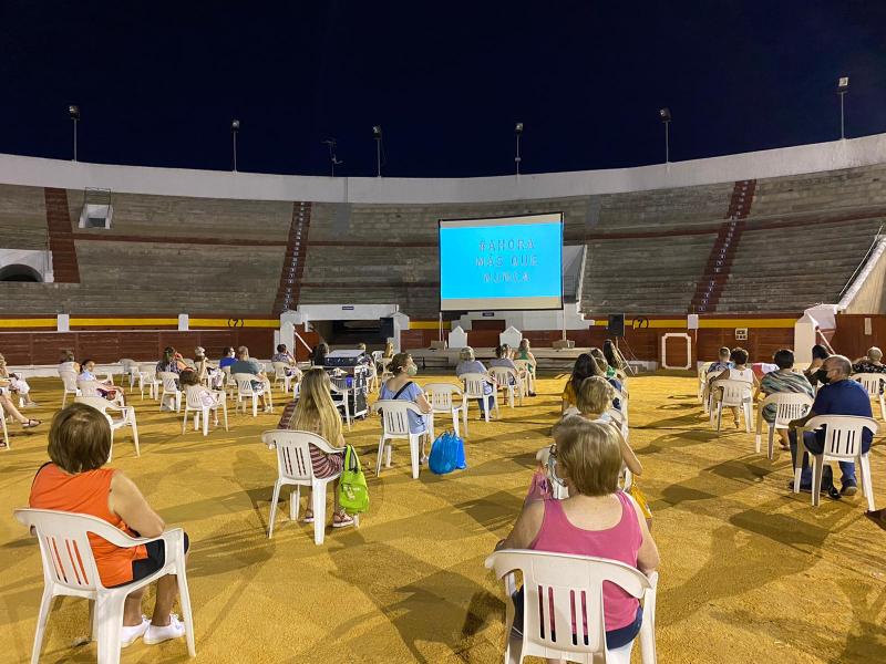 Cine De Verano En Callosa De Segura Cerca de un centenar de personas disfrutaron de ‘La Tribu