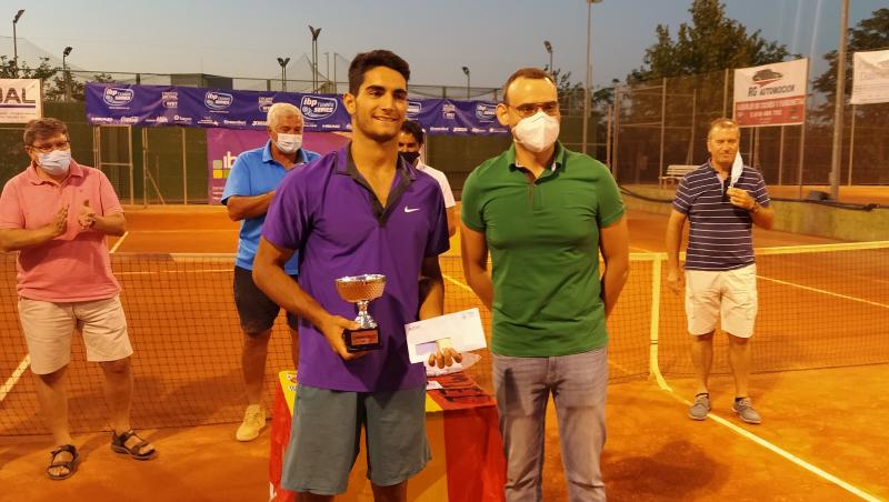 Miguel Damas, finalista del XX trofeo de La Uva y el Vino de tenis