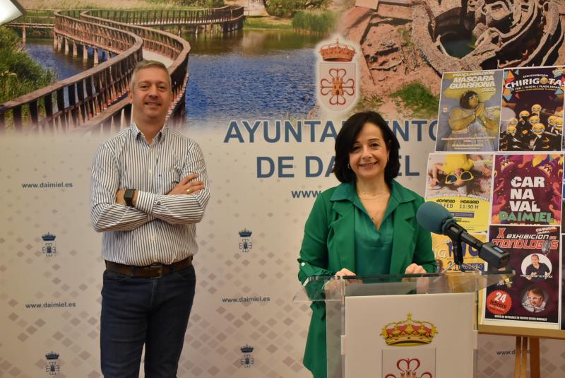 La concejala de Festejos, Alicia Loro y el técnico del área, Bernardo Rodríguez, este viernes