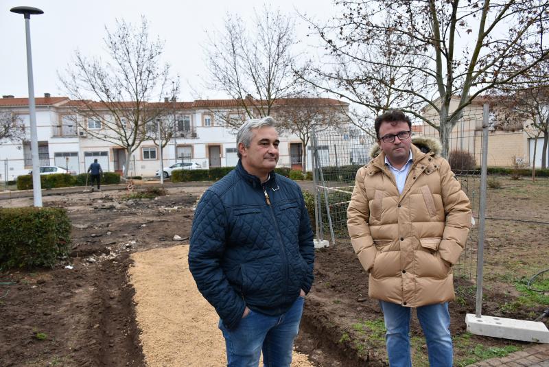 El concejal de Obras, Jesús Villar y el aparejador municipal, Plácido Sánchez-Camacho