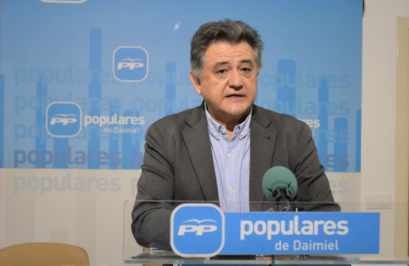 Leopoldo Sierra en rueda de prensa desde la sede popular de Daimiel, este miércoles.