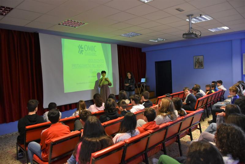 La concejala de Consumo, Prado García-Carpintero, en la presentación de la charla del colegio Divina Pastora, hoy viernes.