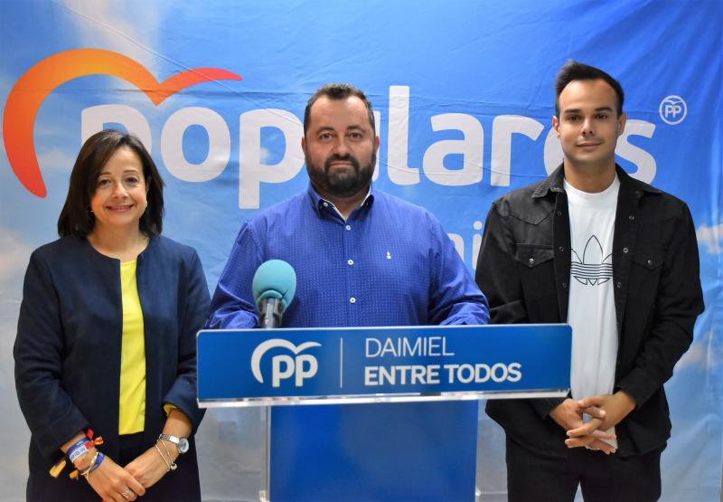 Alicia Loro, Román Ortega y Alexis Gallego, hoy lunes en rueda de prensa.