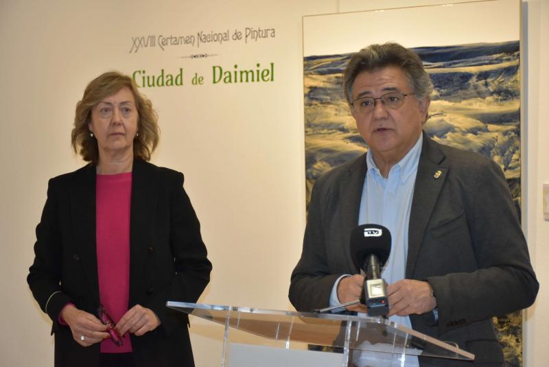 Sierra y Villegas durante la presentación de los premiados
