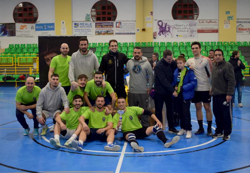 La Archicofradía de la Pasión, ganadora del Torneo Benéfico de fútbol-sala, organizado por los 'Los Moraos'