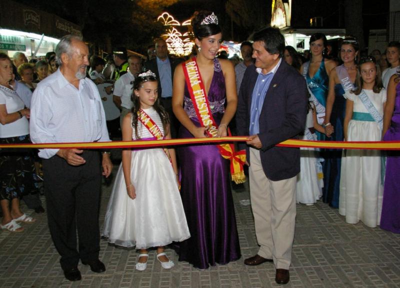 Carlos Redondo durante el corte de cinta en la Feria de 2011