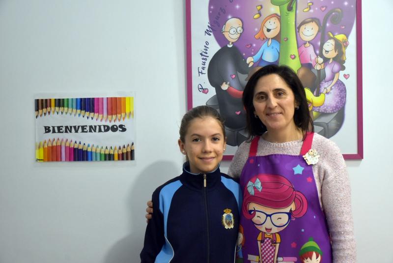 Valeria junto a la directora pedagógica 