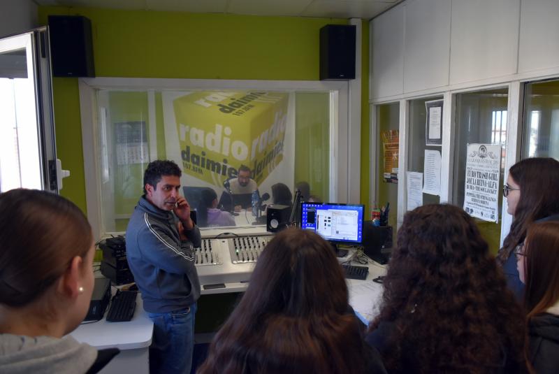 Las alumnas han conocido las instalaciones de Radio Daimiel 