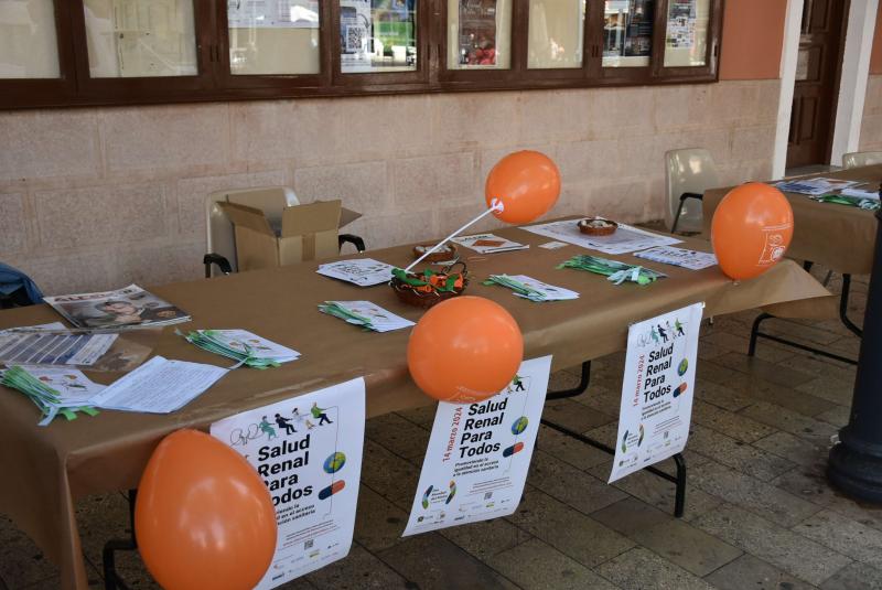 Mesa informativa en la Plaza de España