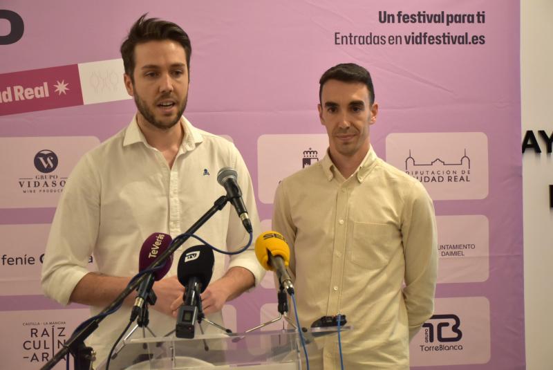 Organizadores durante la presentación 