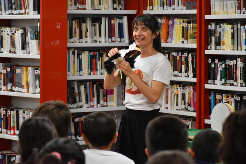 Paula Mandarina en la Biblioteca