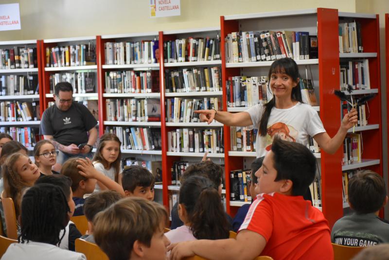 Paula Mandarina en la Biblioteca