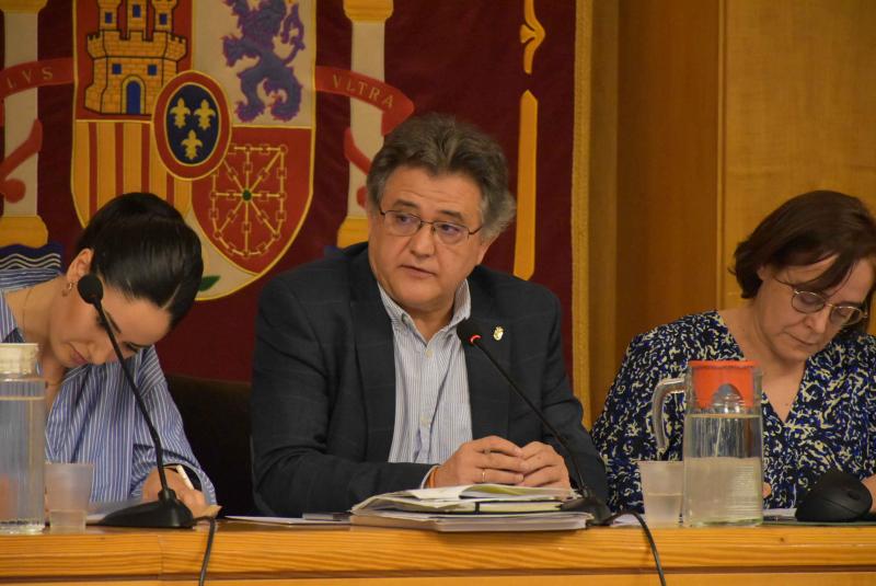 Leopoldo Sierra durante su intervención en el pleno