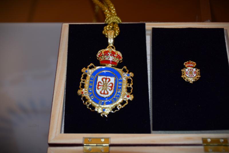 Medalla de Honor 'Ciudad de Daimiel' e insignia municipal.