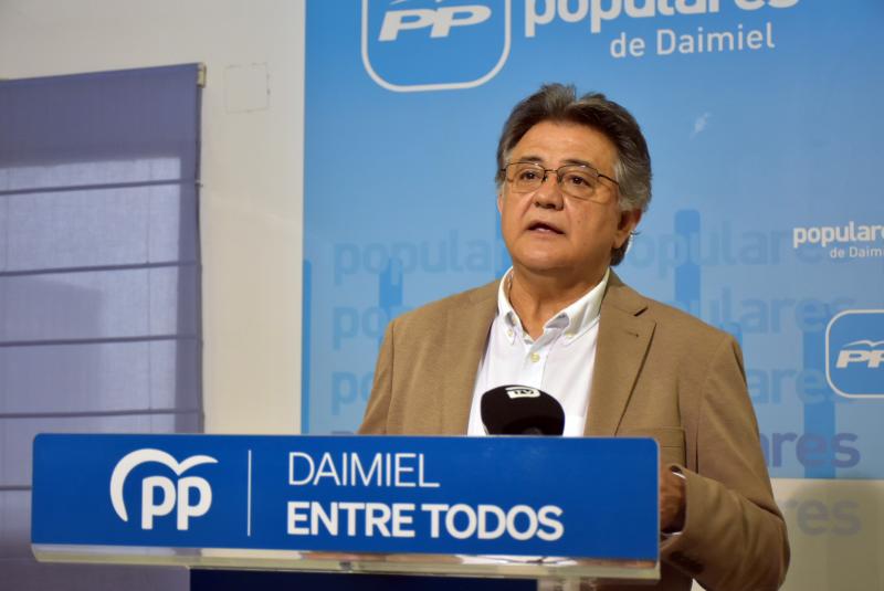 Sierra durante la rueda de prensa 