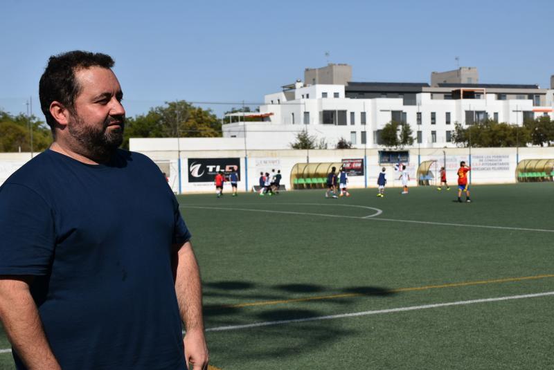 Ortega en el campo de fútbol 'El Carmen'
