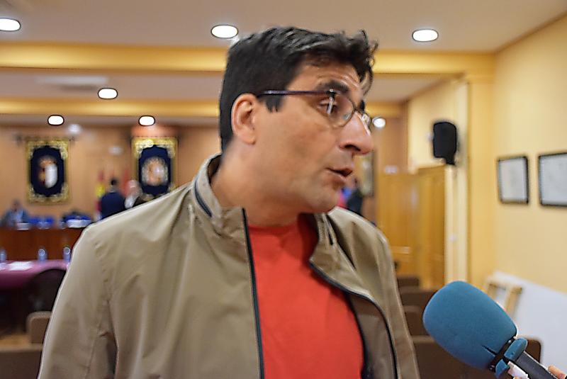 Celis atendiendo a los medios. Imagen de Archivo
