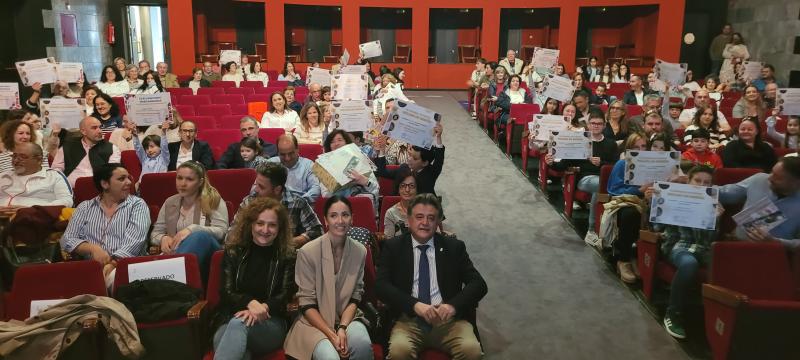 Ganadores del certamen de cuentos y marcapáginas.