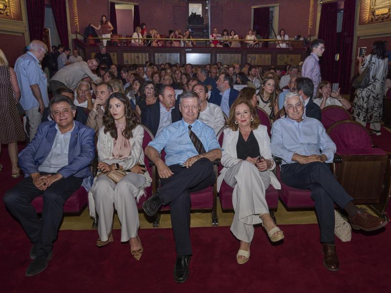Sierra y Rodríguez de Guzmán, presenciando la gala