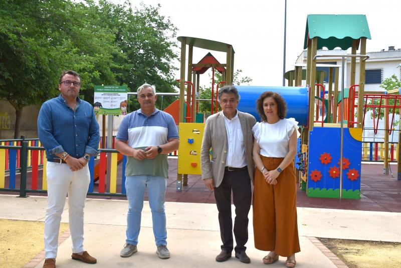Visita al remozado parque infantil, hoy martes