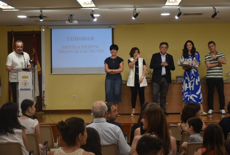 García-Consuegra junto con Sierra, Rodríguez de Guzmán y los concejales