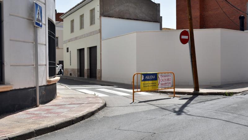 Renovación de la red de agua municipal. Calle cortada por obras