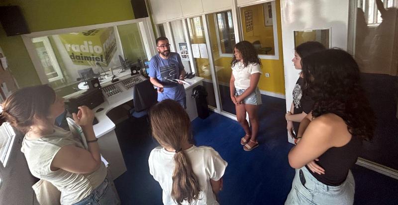 Visita del club de lectura a Radio Daimiel