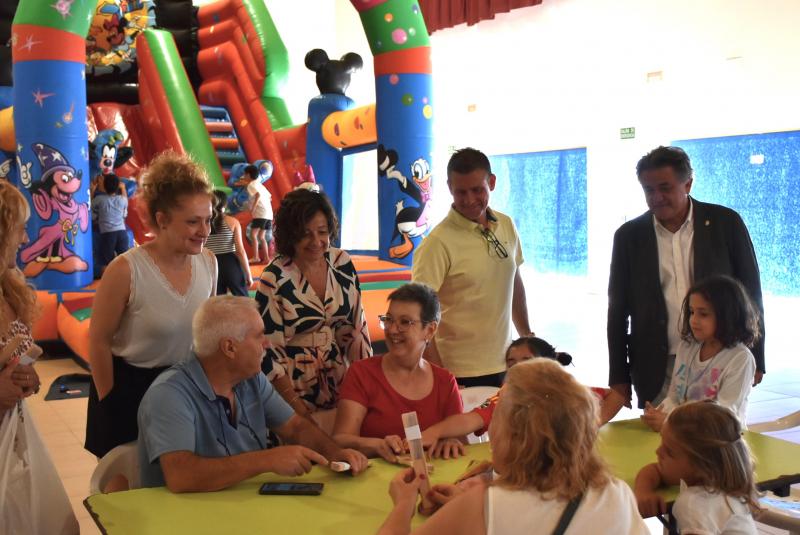 Sánchez de Pablo, Loro, Calvo y Sierra saludando a los asistentes